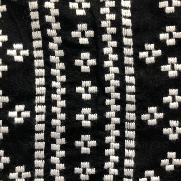 Old Navy embroidered blouse - Picture 5 of 5